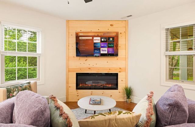 Min to AVL | Hot Tub | FirePit | EVCharger | Grill