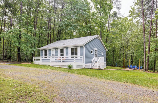 Mineral Cottage w/ Fire Pit: Steps to Lake Anna!
