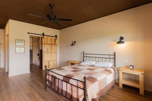 Miners Cabin #2 - King Bed - Accessible Room - Private Balcony