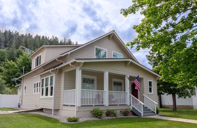 Miner’s Manor Vintage charm with modern comforts