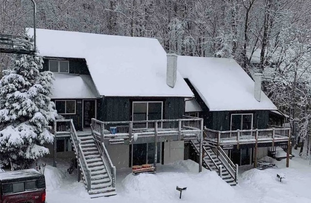 Whitecap Mountains Mineshaft Chalets