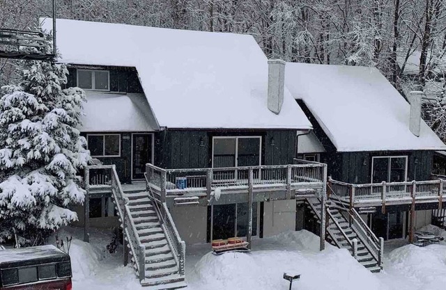 Whitecap Mountains Mineshaft Chalets