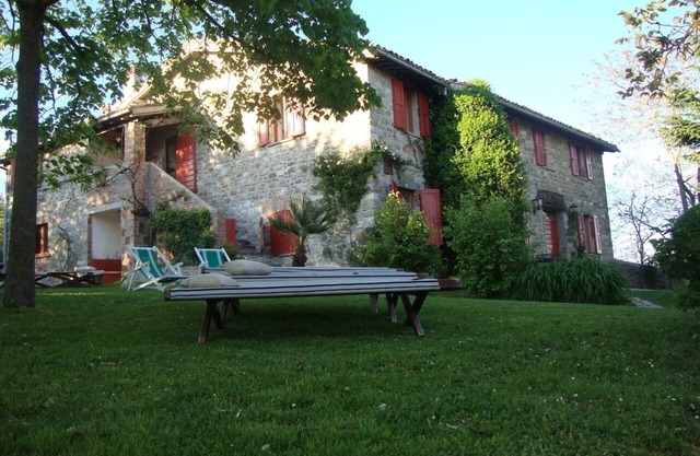 Kleine charmante Wohnung in einem Bauernhaus aus dem 16. Jahrhundert. 10 km von Gubbio entfernt.
