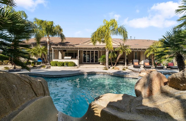 Mini Resort! Heated Pool and Spa, Pickleball Court, Putting Green