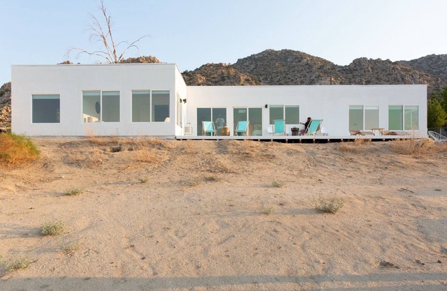 Minimalist desert retreat