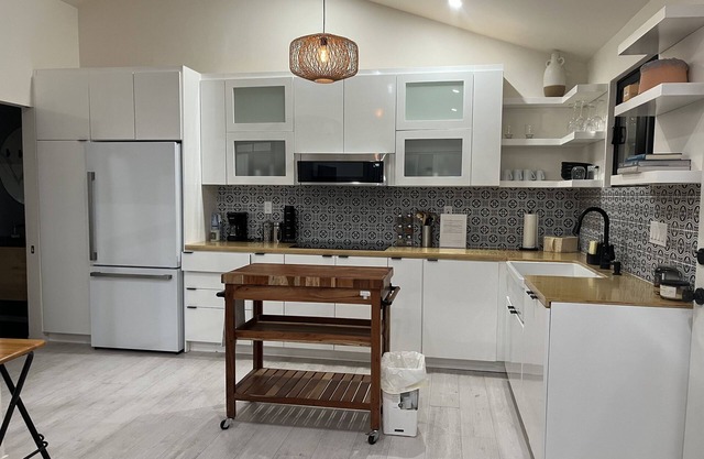Minimalist Modern Guest home in the heart of Fallbrook
