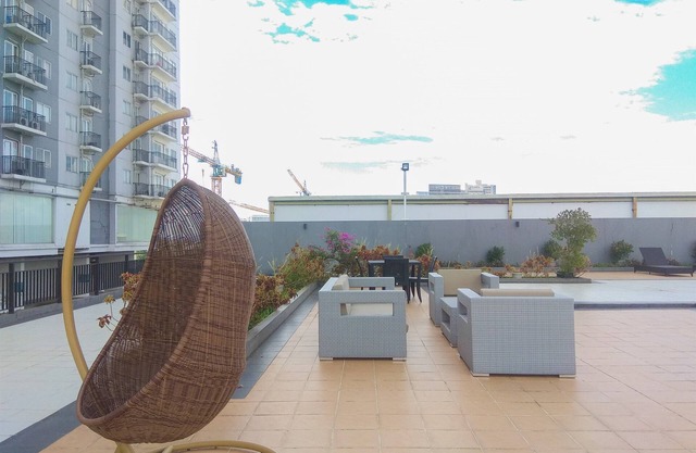 Minimalist Studio Park View Condominium Apartment near Mall