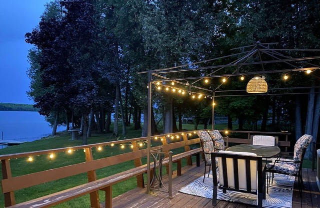 Mink Lake Waterfront Cottage