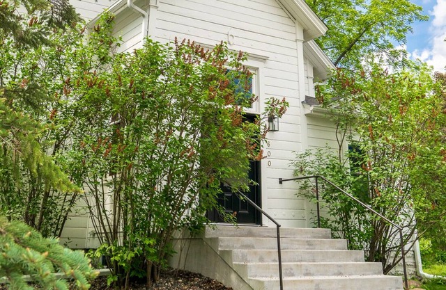 MINNeSTAY* Goin' to the Chapel | Historic | Romantic