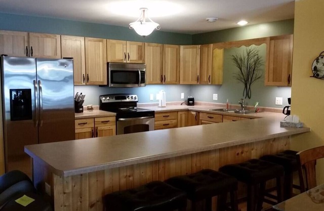 Minocqua Lake Condo B7- 2 Story Rustic Town Home