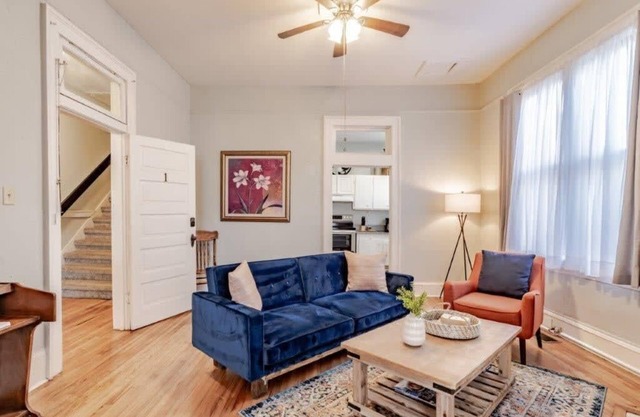 Mins from Downtown & Dining - Dauphin Darling 1