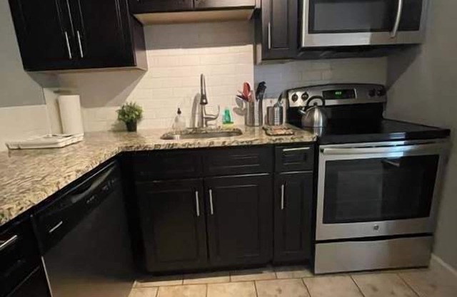 Mins to BJ Hospital, WashU, Forest Park 2BR WD
