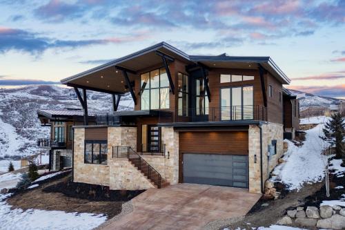 Mins to Deer Valley Lift Firepit Game Room Views 5BDR Orion by AvantStay