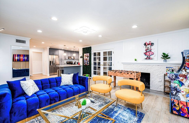 Mins to Disney Luxe Living 4BR Arcade + Foosball