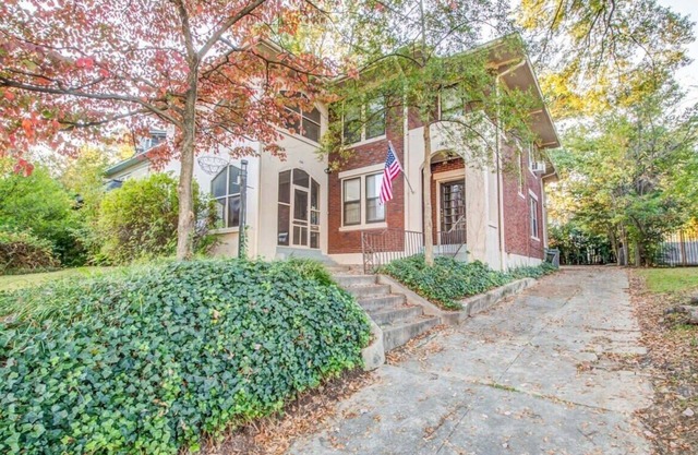 Mins to Downtown, Bottom Unit - Bluemoon Bungalow