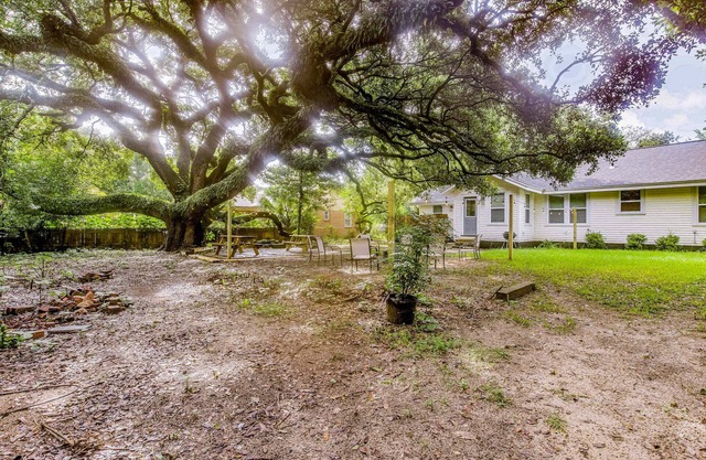 Mins to Downtown! Studio Apt - Pensacola Pearl