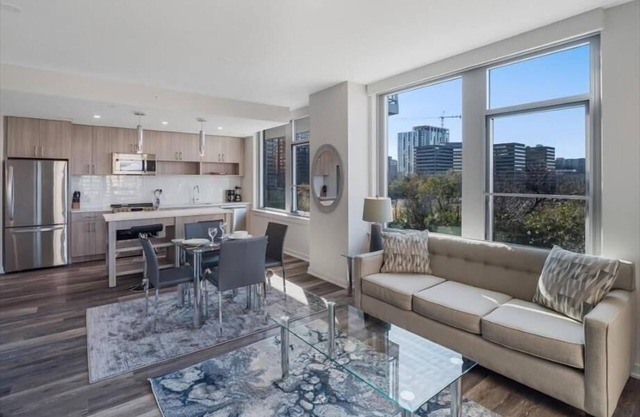 Mins to Lake Anne Plaza | In/Outdoor Yogs | Reston Town Center