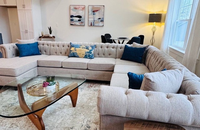 Minute of Peace: Brand New Spacious Condo In the Heart of OGT!