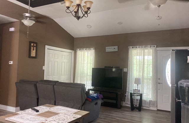 Minutes away from Historic Downtown; Charming 3 bedroom Home
