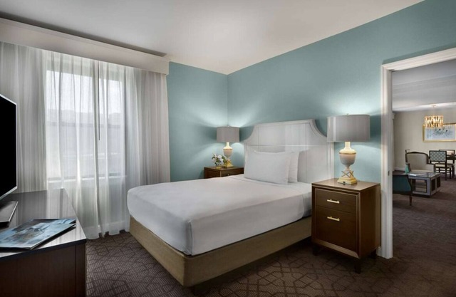 Minutes away from Missouri Botanical Garden! Pets Are Welcome! Parking, Pool!