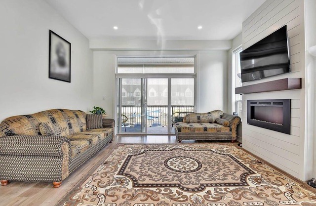Minutes away from Vedder river, trails & parks, this 3 bed + den home is purfect