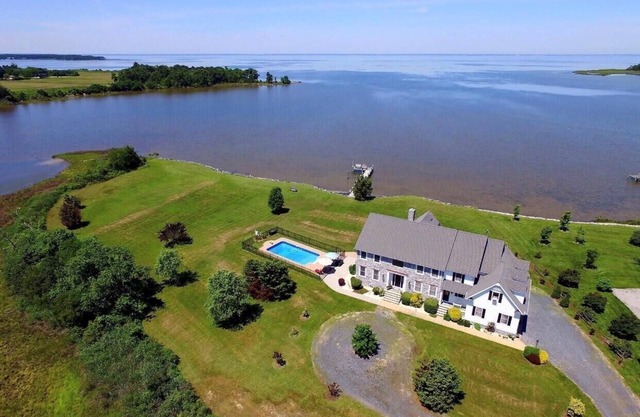 Minutes from Downtown Cambridge | Private Dock | Pool | Kayaks
