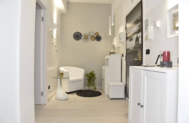 Minutes from downtown with the subway only 20 m from the house.