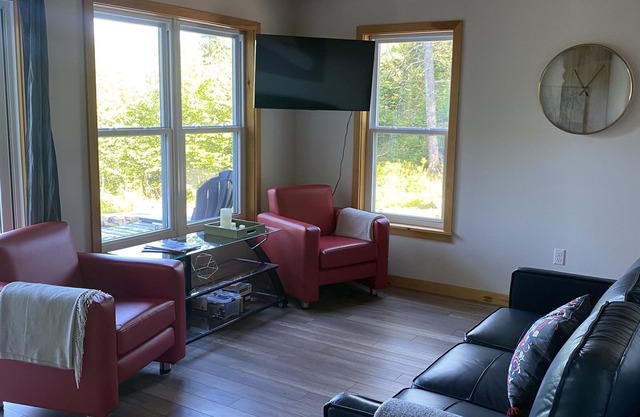 Minutes from skiing, golfing and beach. Private setting with all the amenities!