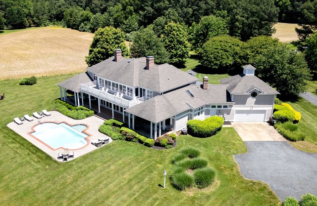 Minutes from St. Michaels | Newly Renovated | Pool | Private Dock | Kayaks | Bik