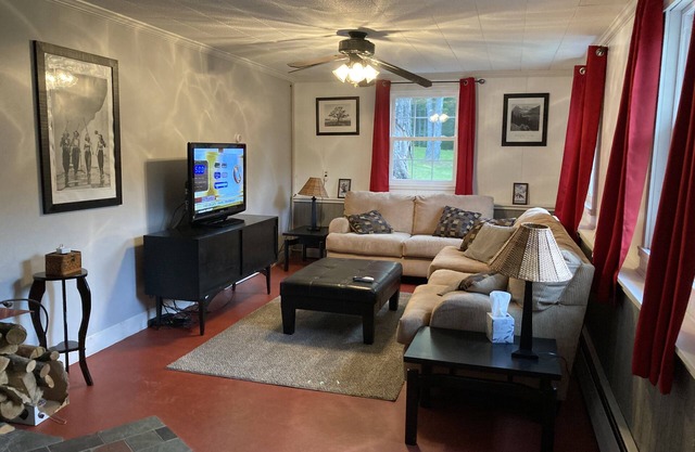 Minuten vom Herzen von Ellicottville! Schöne 4 Schlafzimmer, 10 Personen.