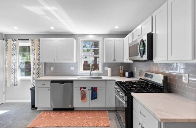 Minutes from UofR- Large 3BDRM!