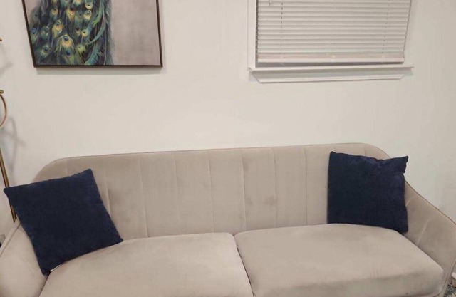 Minutes from UWF! 25 min from PensacolaBeach 15 min to Downtown Pensacola !