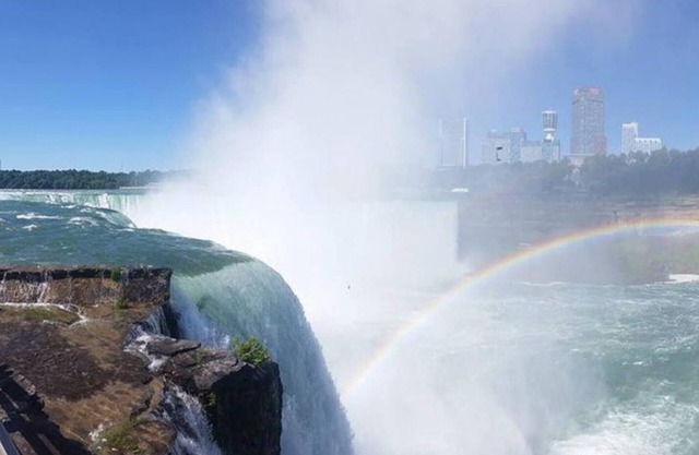 Minutes to all the Adventure! Little Italy 2BR Niagara Wonder"Falls" ❤💦