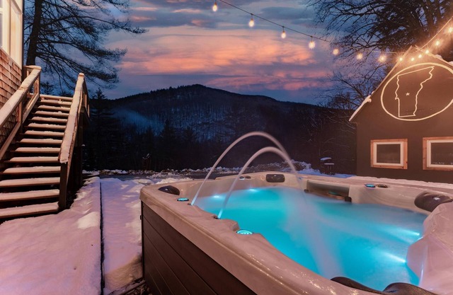 Minutes to Skiing/Hot Tub/Arcades
