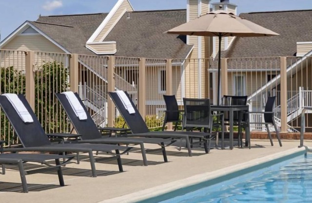 Minutes to Vulcan Park and Museum! 4 Large Suites W/ Kitchens! Pets Allowed!