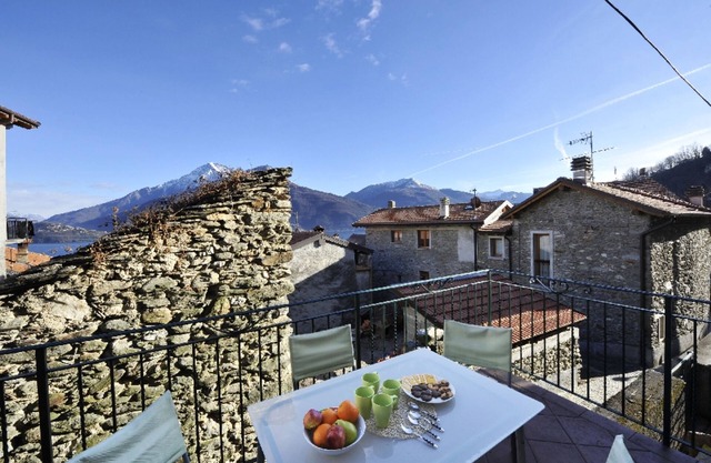 Ferienwohnung mit 2 Betten, umwerfendem Blick auf den See, Balkon und Erdgeschoss-Terrasse
