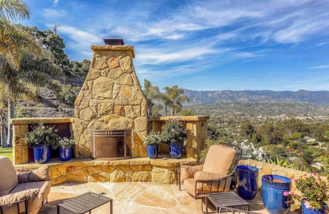 Mira Vista Retreat | Luxury, City View, Hot Tub