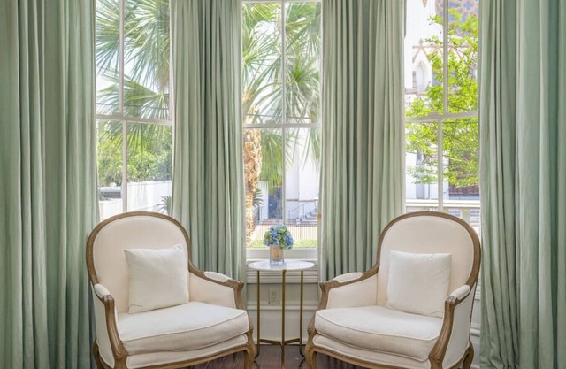 Mirabelle Suite 1 - Sleeps 4 in the Heart of Historic Savannah