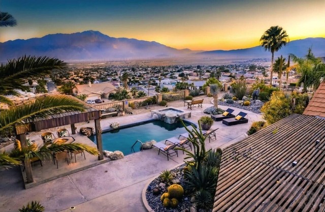 Miracle 2 bedroom house with all the amenities and equipment and amazing view!