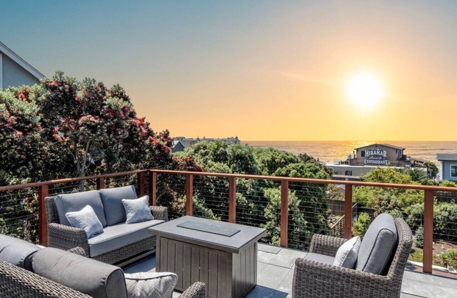 Miramar Oasis! Ocean View, Steps2Beach, Roof Deck, Fire Pit, Coastal Trail