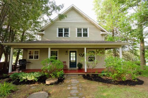 Mirror Lakefront and SPA - A Fleur D'eau