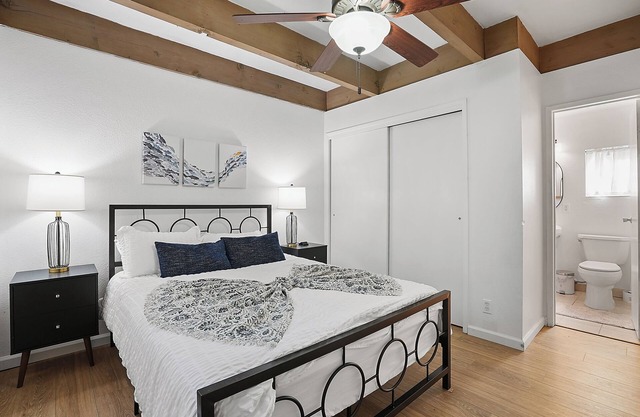 Mission Bay Condo - Steps to Sand, Dining, AC, Parking, Location & Shops!