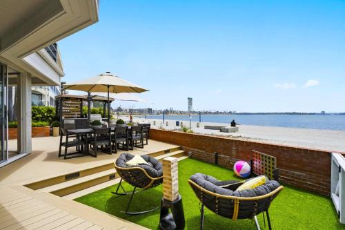 Mission Bay Luxe Bayfront Retreat on the Water