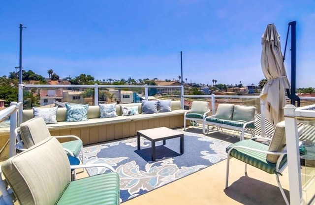 Erie #102 · Rooftop Deck w/Ocean Views in Mission Bay