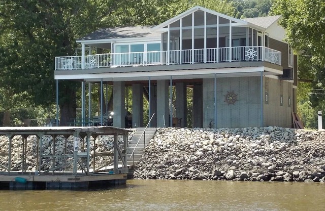 Mississippi River Front Property with amazing views!