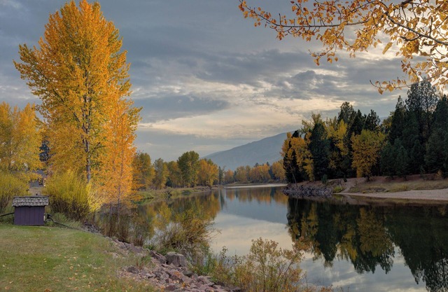 Missoula Bitterroot River Retreat - 3 bedrooms/3 baths sleeps 8