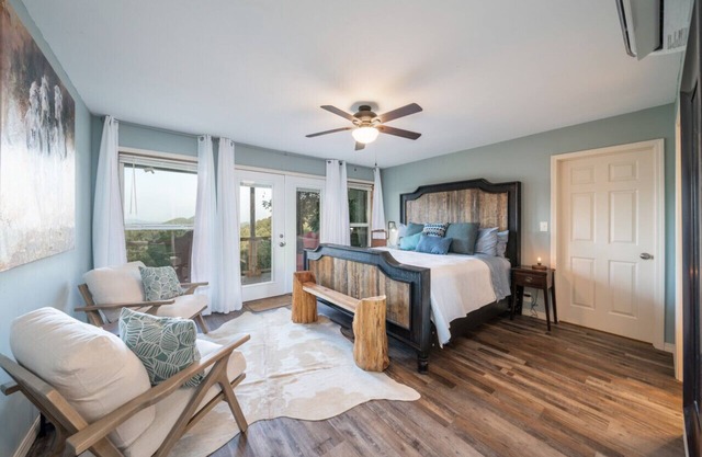 Misty Mountain Cabin: Spectacular Scenic Escape by Caddo River