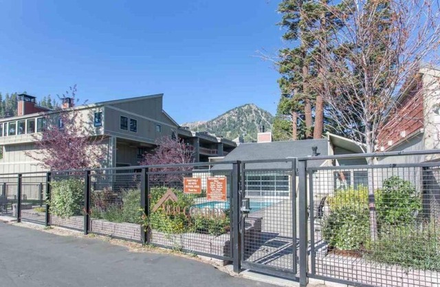 Misty Mountain Hideaway - Views, Comfort, Pool/Spa