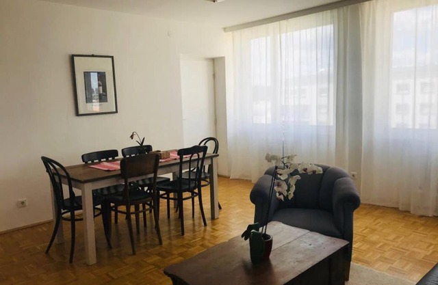 Mitten im Achten. Zentrale Wohnung in Wien