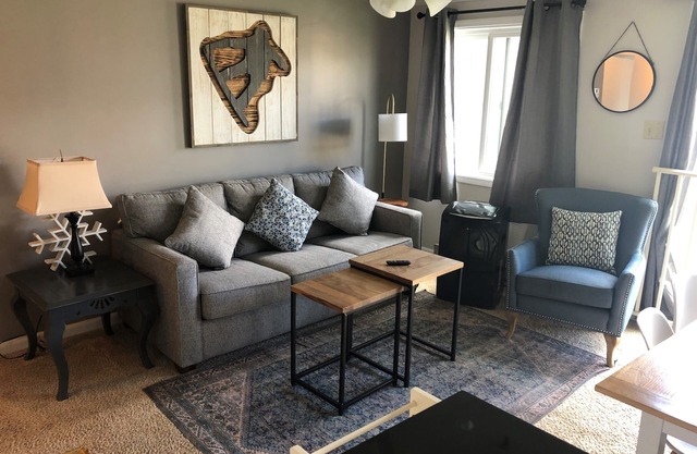 ML159- First Floor, Ski In/Out, Sleeps 6, Pvt Parking, Summer A/C, Near Village